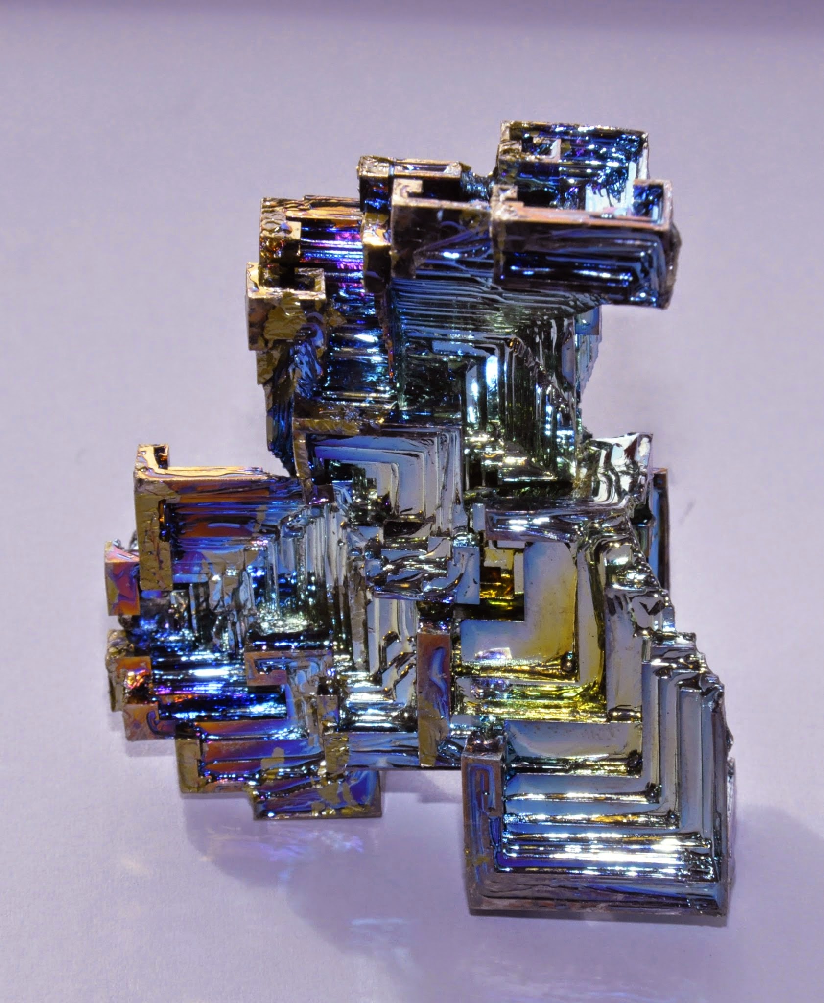 Semi-metallic_bismuth_crystal_used_in_th